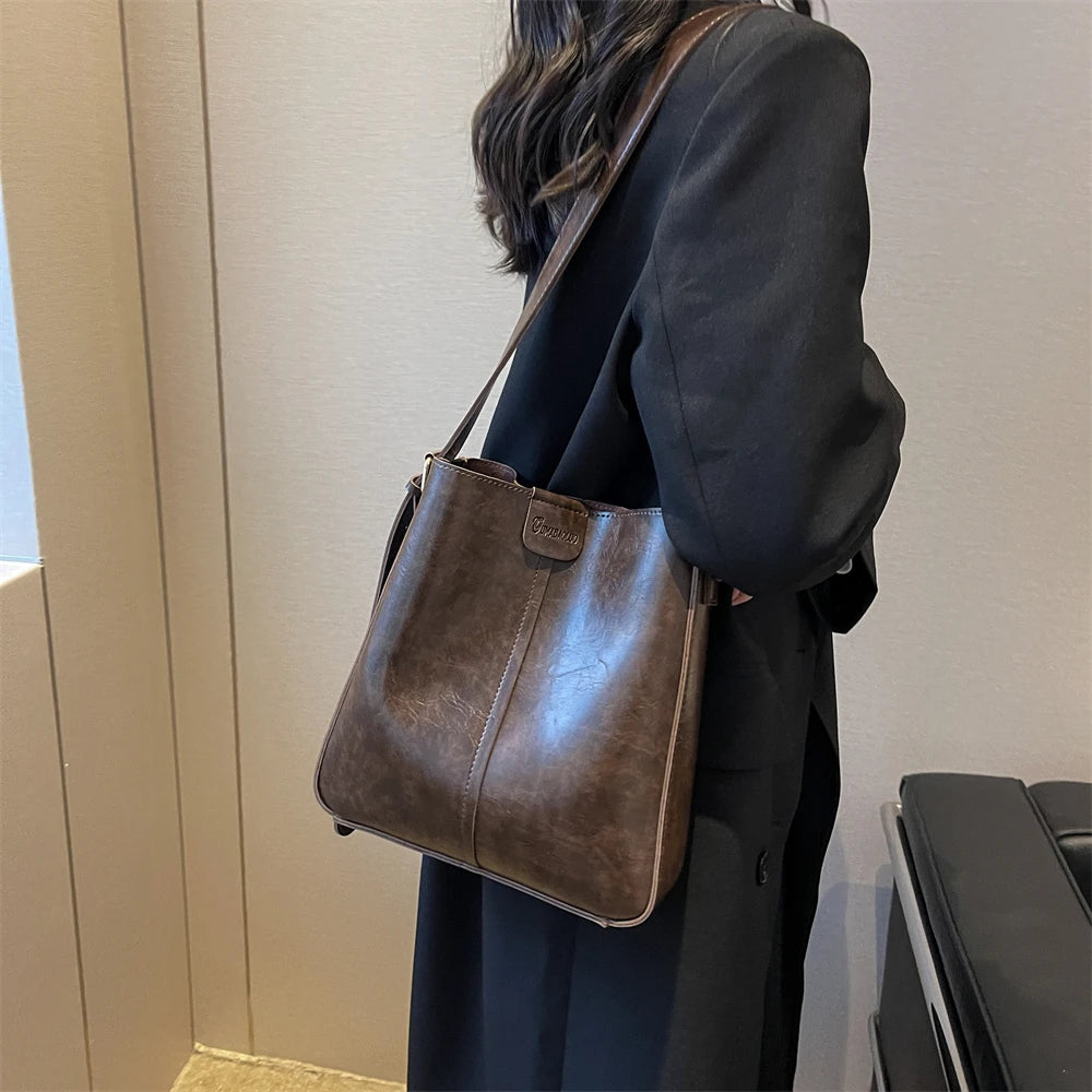 Rosavalo Aurélia Retro Leather Tote Bag | Refined & Versatile Design